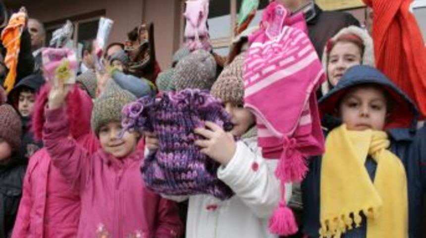 'Vanlı &ccedil;ocuklar &uuml;ş&uuml;mesin' diye şapka ve atkılarını g&ouml;nderdiler