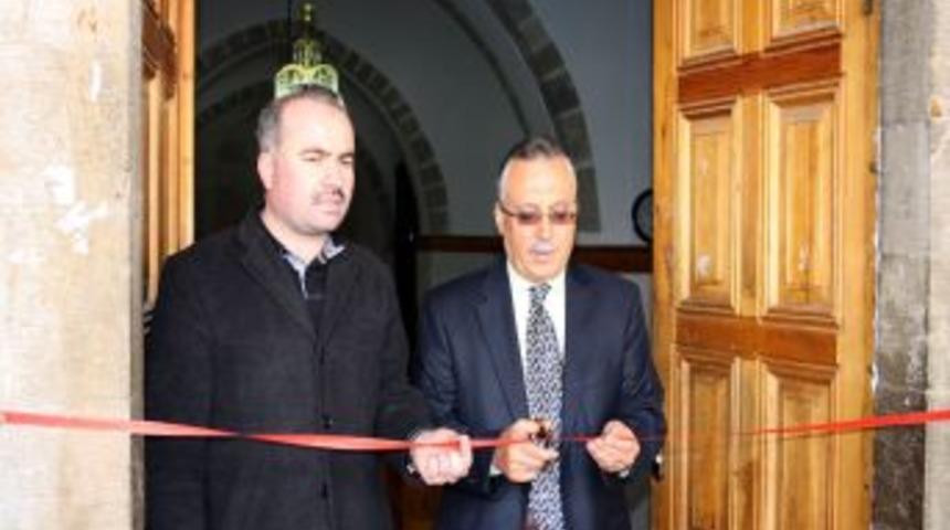 400 yıllık camiye kurdeleli a&ccedil;ılış