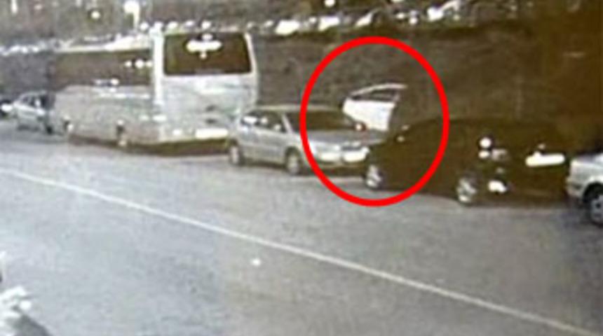 Otomobili bırakıp kapısını &ccedil;aldı!