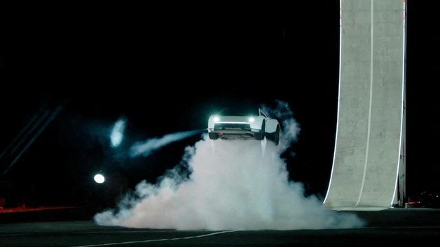 Merak ediliyordu: 'Uçan Tesla'nın teknik özellikleri açıklandı!
