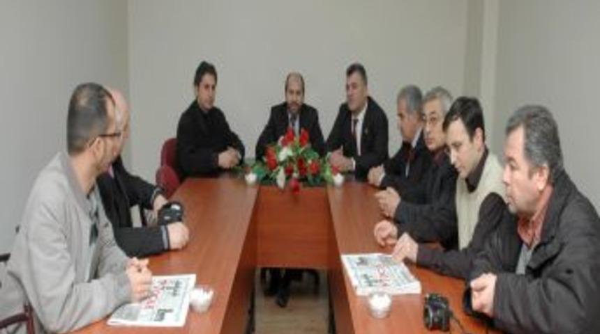 İşadamları &ccedil;alışan gazeteciler g&uuml;n&uuml;n&uuml; kutladı