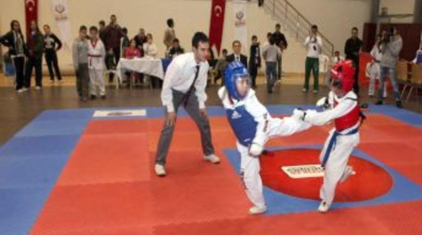 Esenler Belediyesi, M&uuml;cadele Sporları'na ev sahipliği yaptı