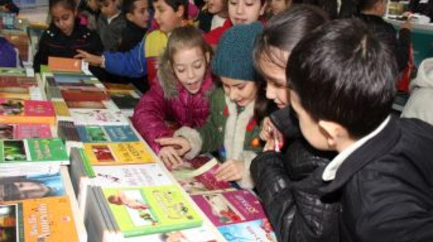 &Ccedil;ukurova 5. Kitap Fuarı, kapılarını okurlara a&ccedil;tı