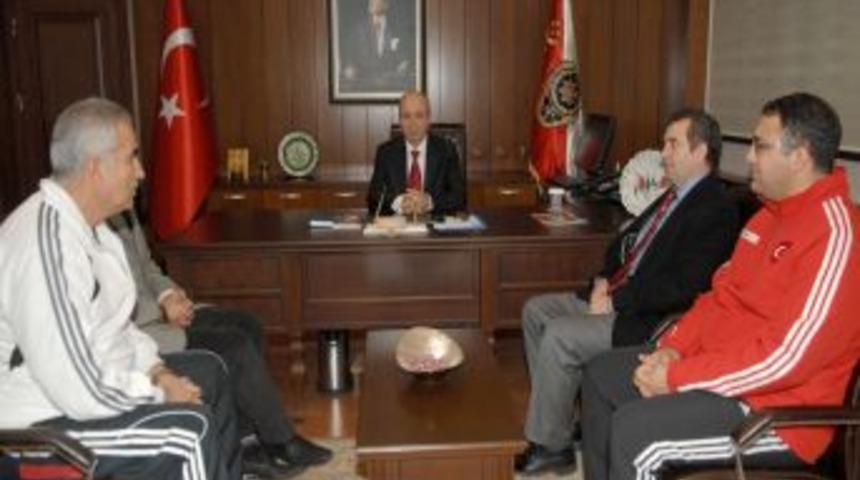 Şampiyon kızlar Bursa B&uuml;y&uuml;kşehir&rsquo;in gururu oldu