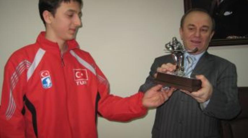 &Ouml;zt&uuml;rk: Amat&ouml;r ruhla, sporcu ahlakını d&uuml;nyaya g&ouml;sterin