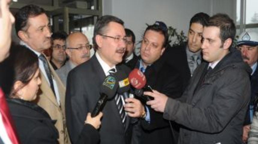 G&ouml;k&ccedil;ek, Cezayirli muhalifleri de anıtın a&ccedil;ılışına davet edecek