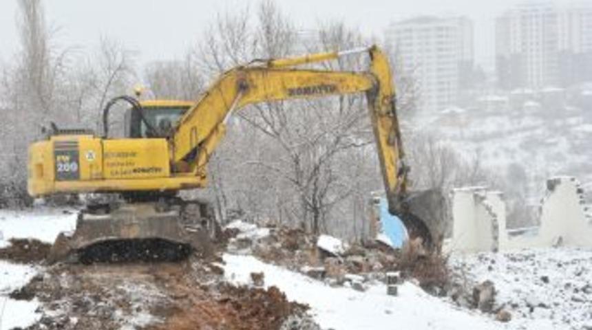 Dikmen Vadisi son etapta yıkımlar başladı