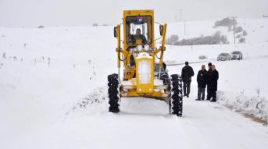 Yozgat&rsquo;ta kar yağışı etkisini s&uuml;rd&uuml;r&uuml;yor