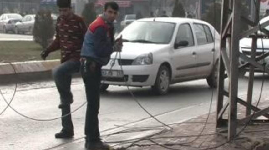 Kablo ka&ccedil;ağa dayanmadı