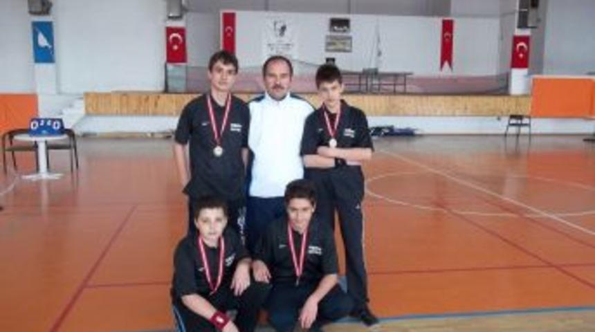 &Ouml;zel Sungurbey İlk&ouml;ğretim, Niğde'de birinciliğe abone