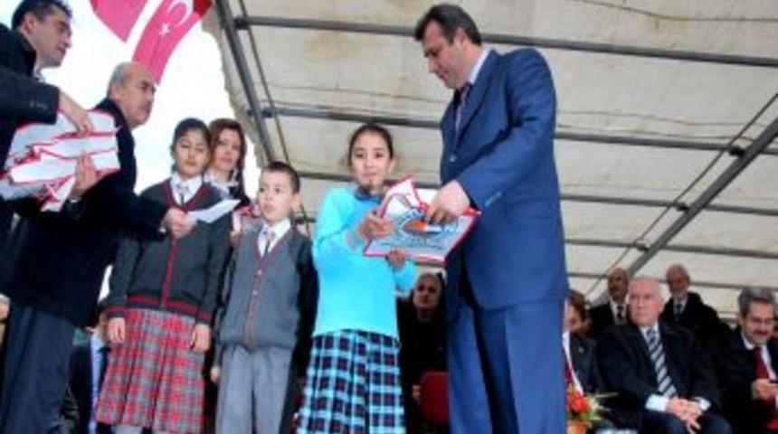 Bur&ccedil; Koleji &ouml;ğrencisi resim yarışmasında birinci oldu
