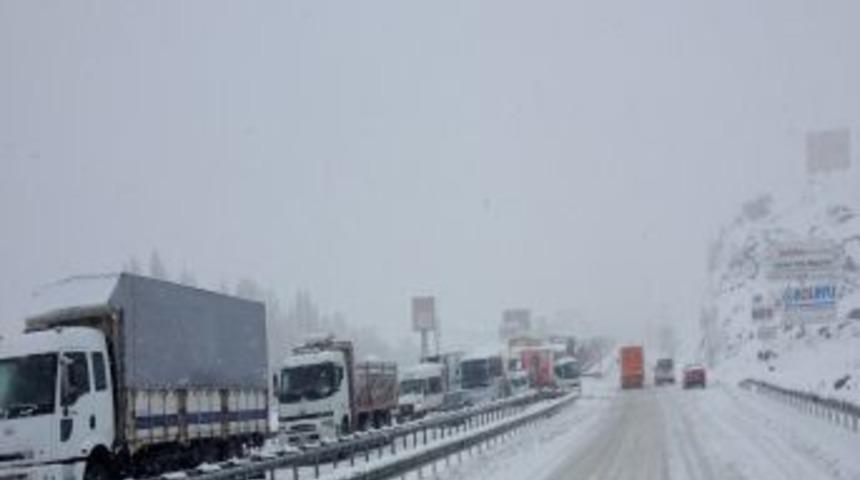 Afyonkarahisar'da kar tatili bir g&uuml;n daha uzatıldı