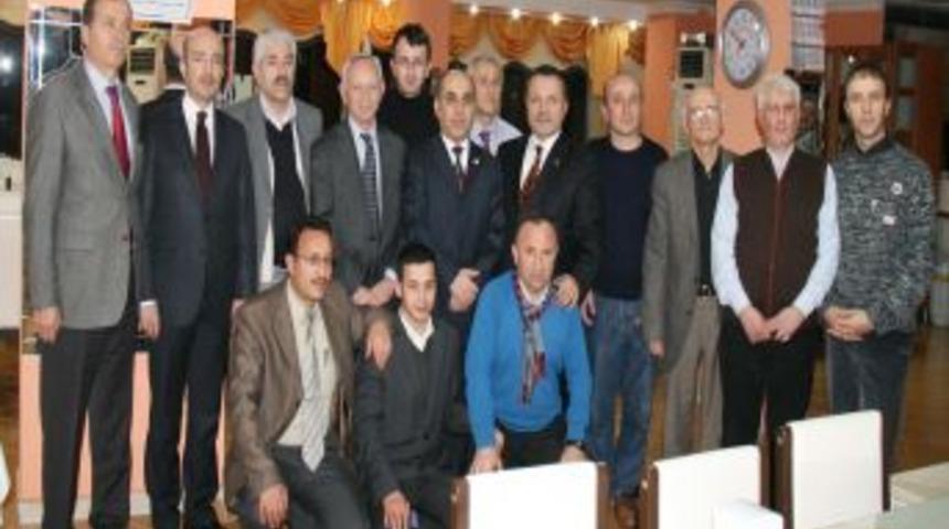 Beşikd&uuml;z&uuml; il&ccedil;e ve belde belediye başkanlarından basına yemek