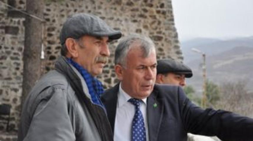 &Uuml;nl&uuml; tiyatrocu Bengier Niksar'da