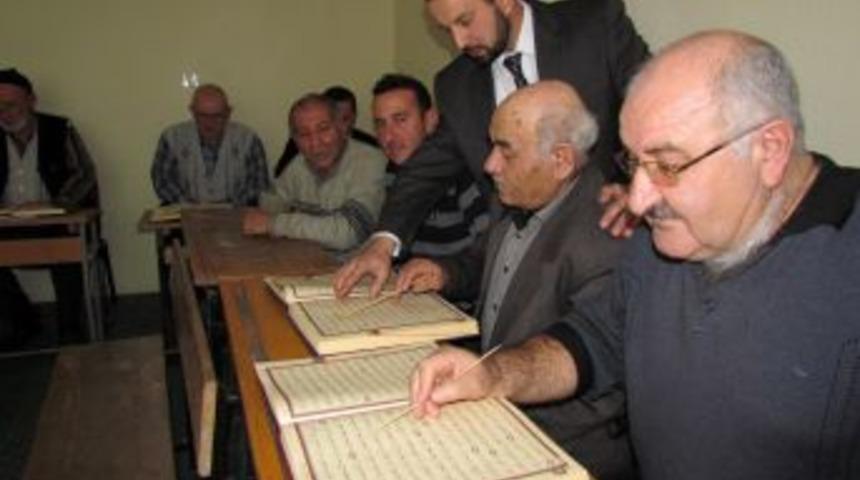 Uzun kış gecelerini Kur'an okumayı &ouml;ğrenerek değerlendiriyorlar