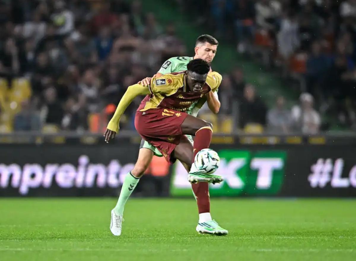 Galatasaray a 2 metrelik dev golcü geliyor! Pape Moussa Fall sesleri 2