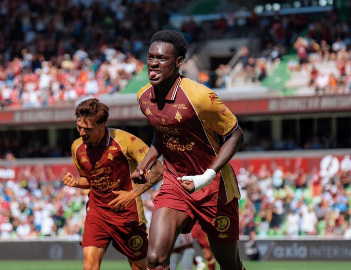 Galatasaray a 2 metrelik dev golcü geliyor! Pape Moussa Fall sesleri 3