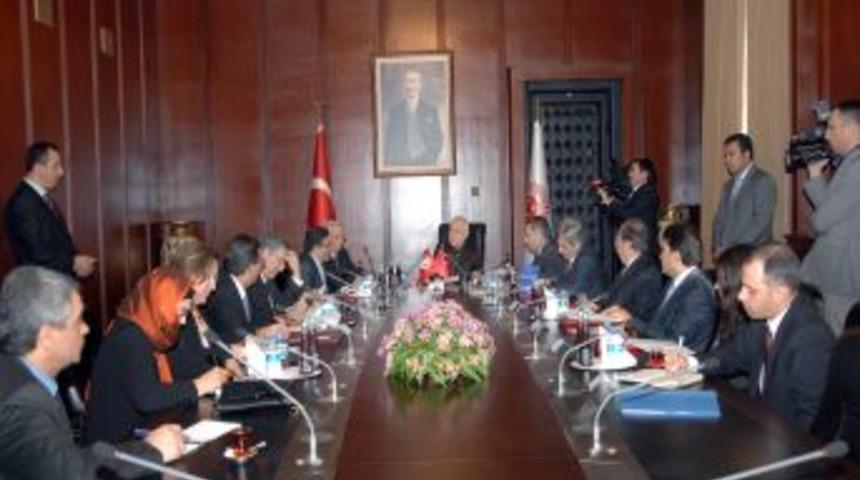 Tunus Dışişleri Bakanı Abdessalem'den TBMM Başkanı &Ccedil;i&ccedil;ek'e ziyaret