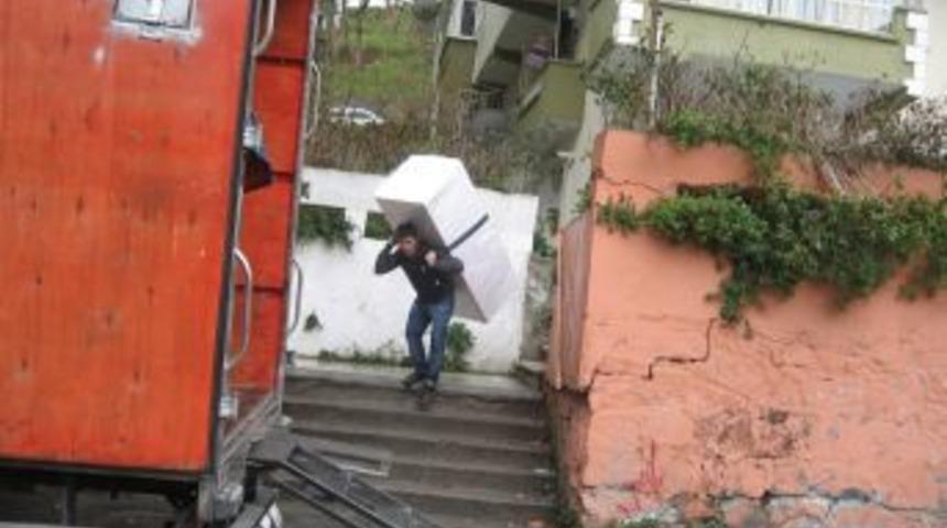 Ey&uuml;p'te binalara 'k&ouml;stebek' tahliyesi