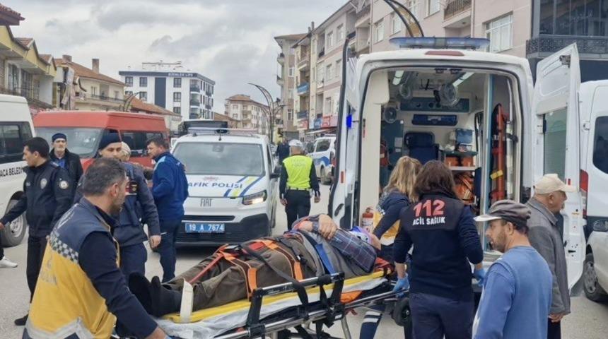 &Ccedil;orum&rsquo;da otomobilin &ccedil;arptığı yaya yaralandı