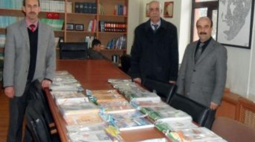 Kaymakamlığa hibe edilen kitaplar &ouml;ğrencilere dağıtılacak