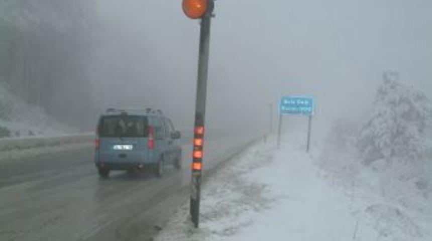 D&uuml;zce ve Bolu Dağı'nda kar yağışı devam ediyor