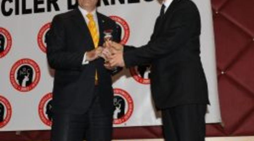 Recep Altepe, yılın b&uuml;y&uuml;kşehir belediye başkanı se&ccedil;ildi