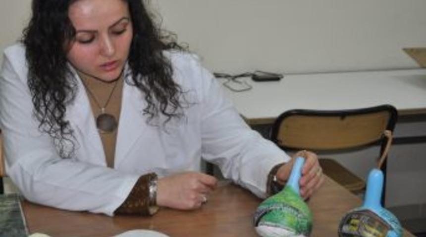 Rize'nin g&uuml;zelliklerini su kabaklarına işliyor