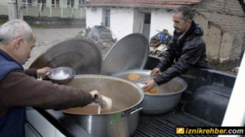 150 Kişilik Yemek Kapı Kapı Dağıtılıyor