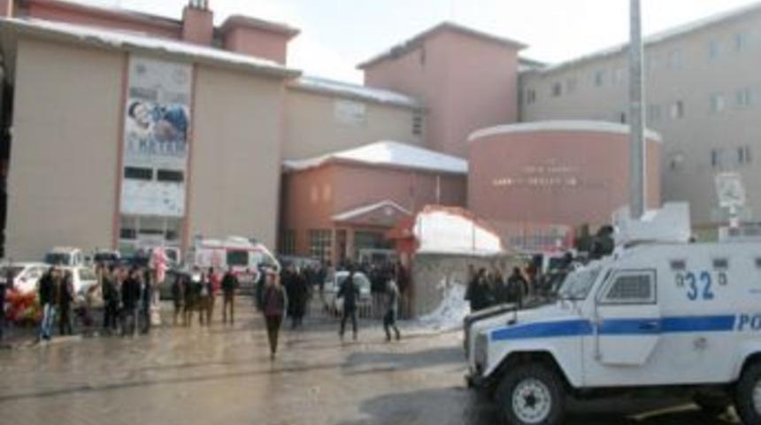 Asans&ouml;r boşluğuna d&uuml;şen &ouml;ğrenci beyin travması ge&ccedil;irdi