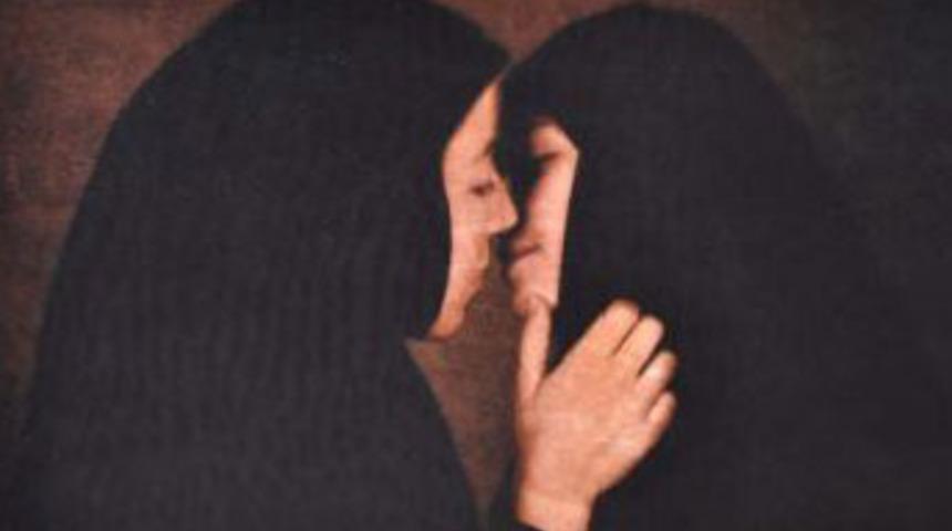 Sans&uuml;r tartışması sergi kaldırttı