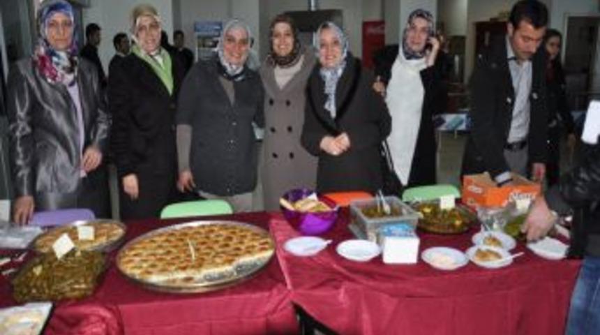 &Ouml;ğrenciler i&ccedil;in kermes d&uuml;zenlediler