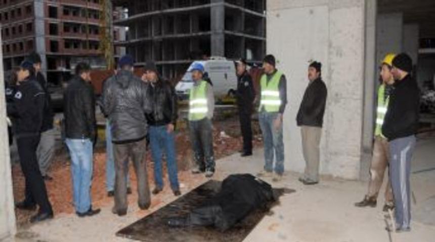 Manisa'da 9. kattan d&uuml;şen inşaat iş&ccedil;isi &ouml;ld&uuml;