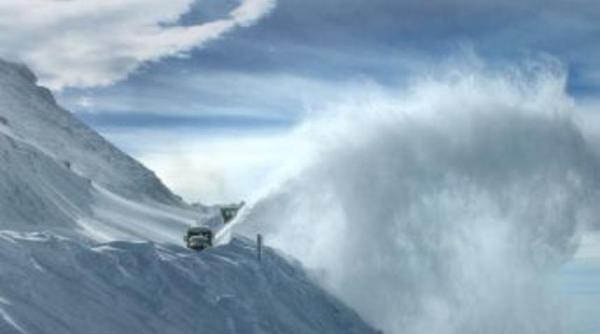 Denizli&rsquo;de kardan kapanan k&ouml;y yolları a&ccedil;ıldı