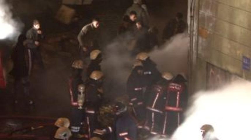 Yangından mal ka&ccedil;ıran vatandaşlar canlarını tehlikeye attı