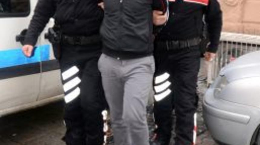 &Ccedil;antayı &ccedil;alan kapka&ccedil;&ccedil;ı, motosikletli polisten ka&ccedil;amadı