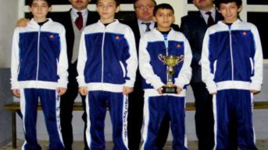 Bur&ccedil; Koleji masa tenisinde il birincisi oldu