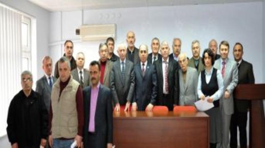 Kaymakam 23 yıldır g&ouml;rev yapan vakıf &uuml;yelerine teşekk&uuml;r belgesi verdi