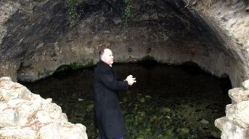 Kilise Suyu binası g&uuml;n y&uuml;z&uuml;ne &ccedil;ıkmayı bekliyor