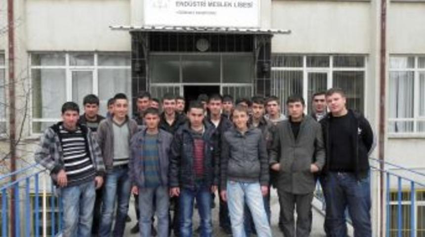 Van&rsquo;dan gelen &ouml;ğrenciler zehirlenmedi, &Uuml;SYE&rsquo;den rahatsızlandı