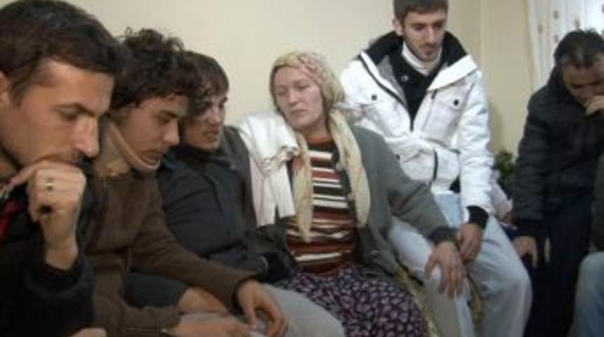 Oğlunun formasını koklayıp bağrına bastı