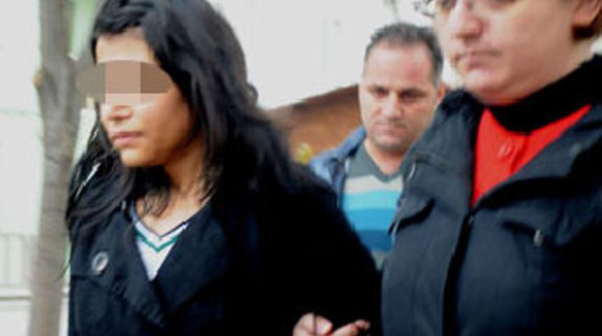 Babasını &ouml;ld&uuml;ren gen&ccedil; kızdan korkun&ccedil; iddia