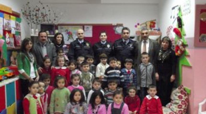 Polisten ana sınıfı &ouml;ğrencilerine ziyaret