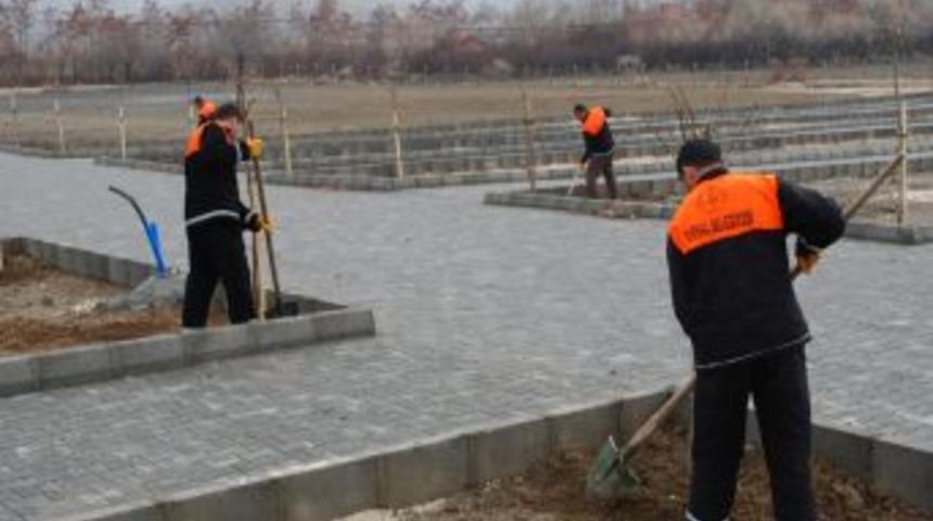 Turhal Şehir Mezarlığı'nda &ccedil;alışmalar devam ediyor