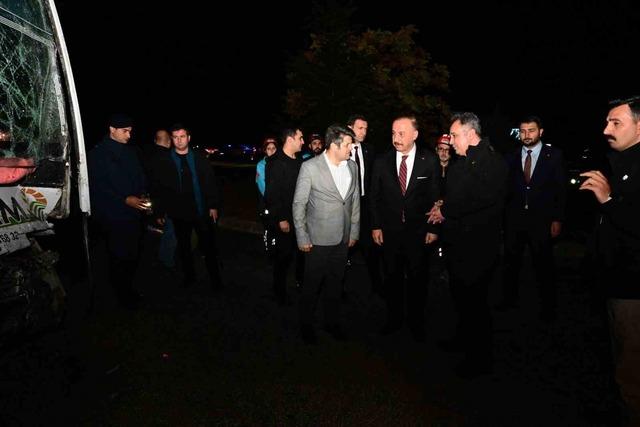Isparta’da tarım işçilerini taşıyan midibüs tıra çarptı: 17 yaralı 2
