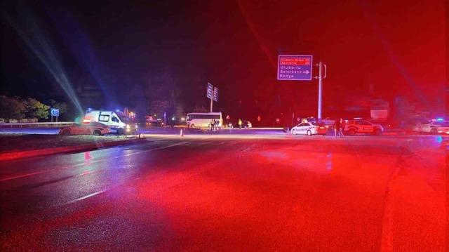 Isparta’da tarım işçilerini taşıyan midibüs tıra çarptı: 17 yaralı 1