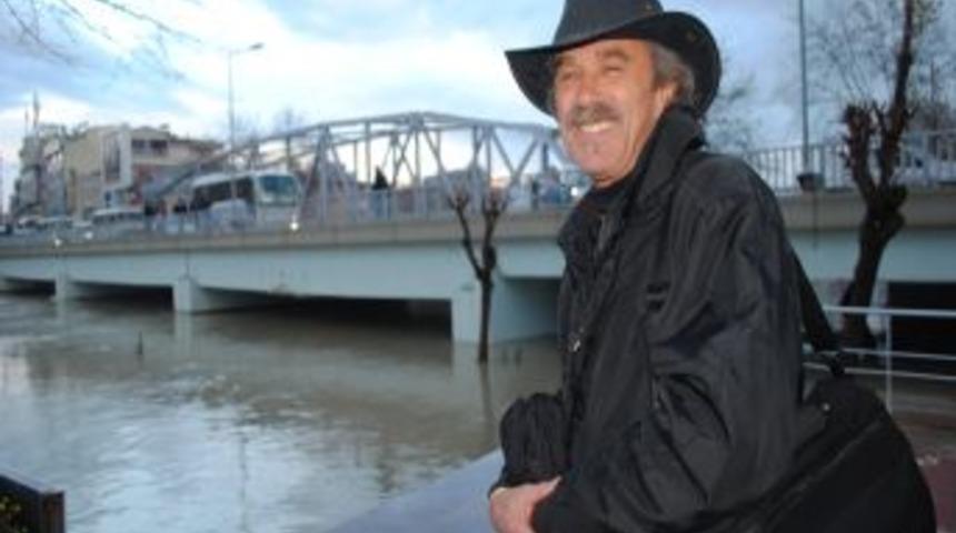 İngiliz şair, borcunu &ouml;demeyen kiracısını mahkeme kararıyla tahliye ettirdi