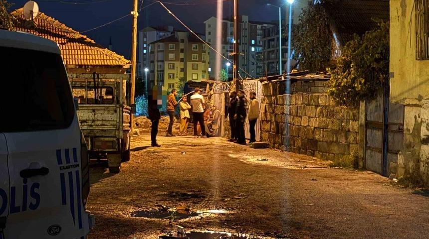 Kayseri'de prizi tamir ederken elektrik akımına kapıldı
