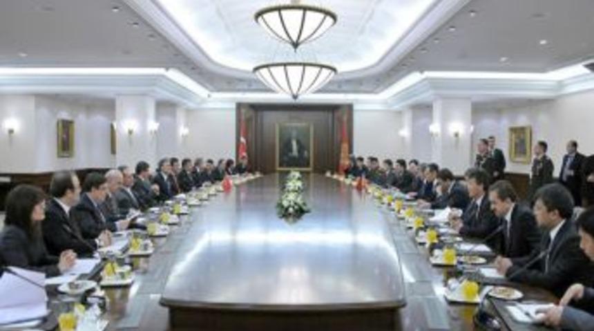 Kırgız-T&uuml;rk heyetler g&uuml;ncel, b&ouml;lgesel ve uluslararası konuları g&ouml;r&uuml;şt&uuml;