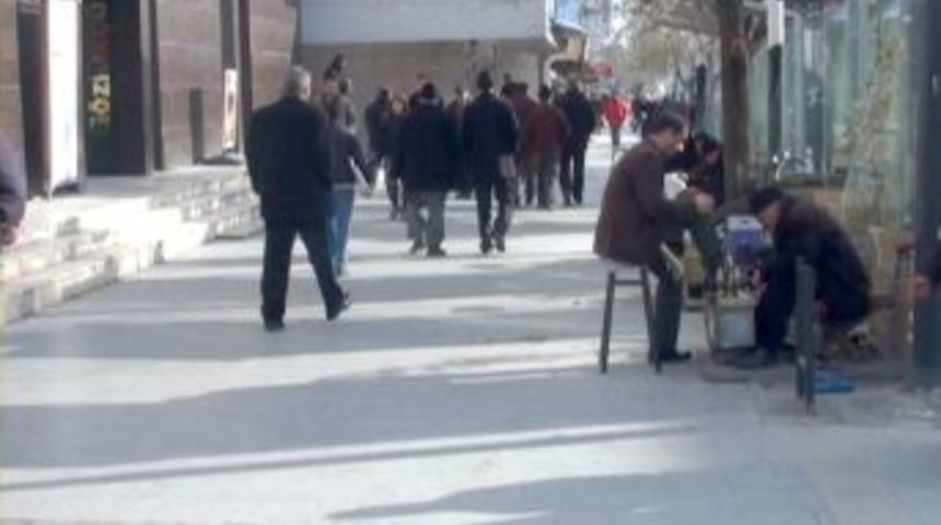 Erzincan'da yazdan kalma g&uuml;nler yaşanıyor